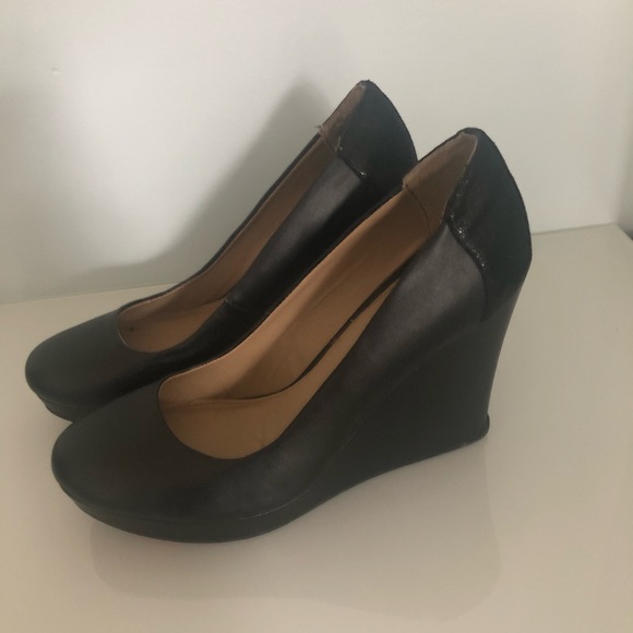 Kenneth Cole Reaction Shoes - KENNETH COLE REACTION - BLACK SLIP ON WEDGE HEELS SIZE 10